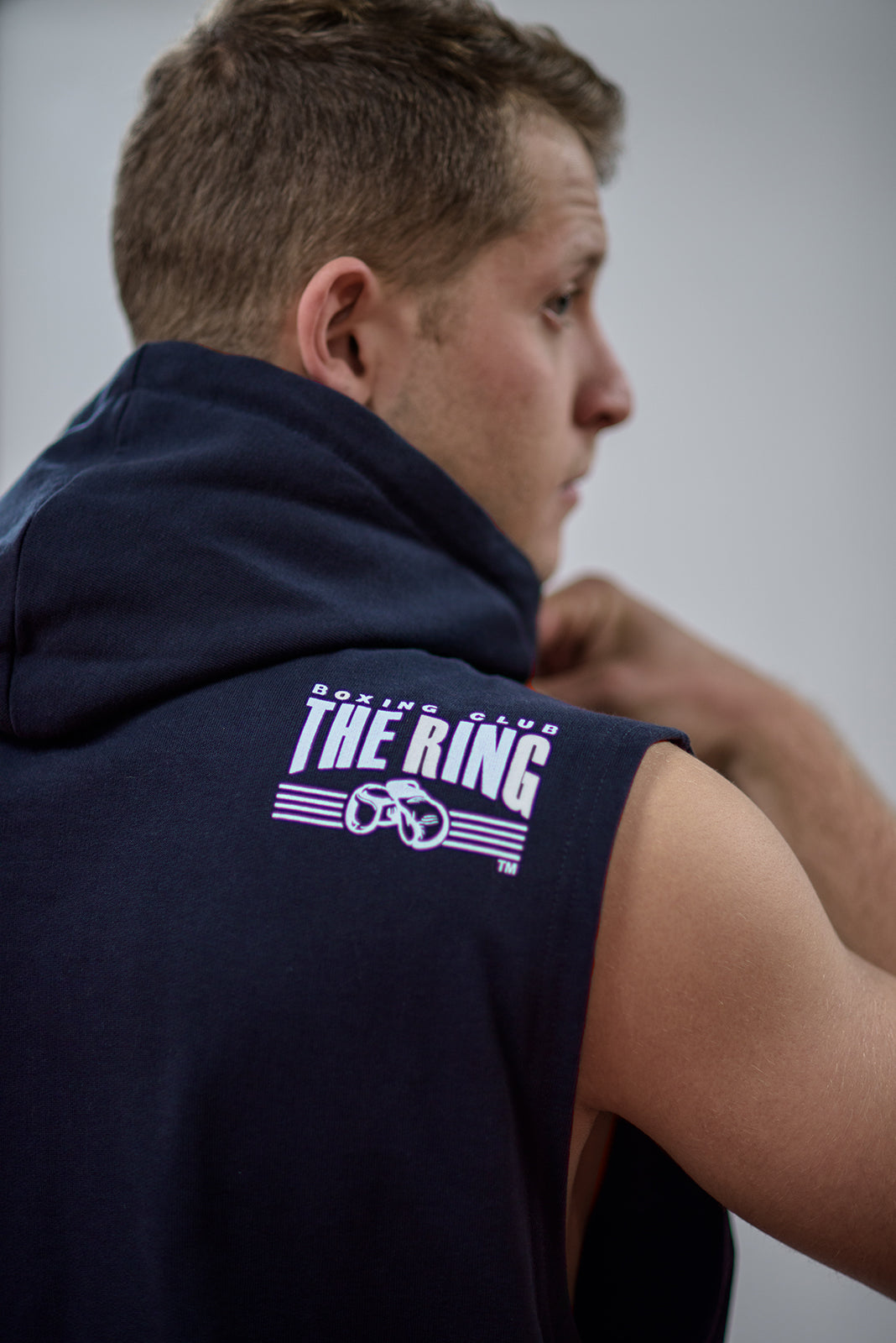 The Ring Hoodie Navy ärmellos